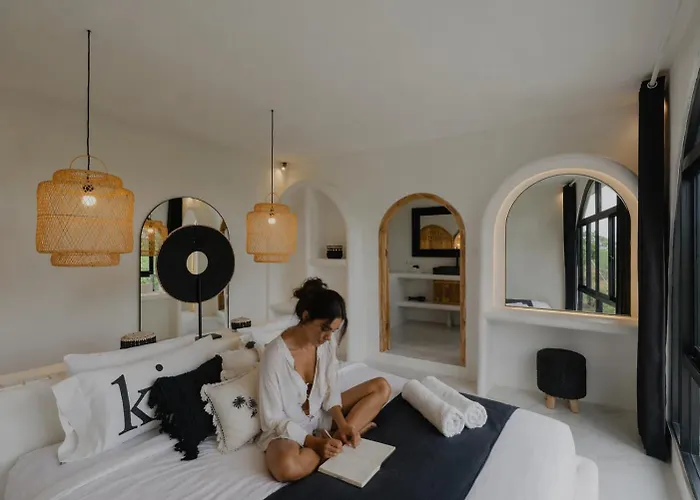 White Palm Uluwatu - Wellness & Recovery Retreat - 2 Min Walk To Balangan Hotel 4*