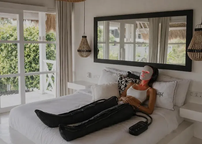 White Palm Uluwatu - Wellness & Recovery Retreat - 2 Min Walk To Balangan Hotel