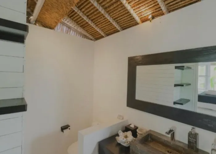 Hotel White Palm Uluwatu - Wellness & Recovery Retreat - 2 Min Walk To Balangan 4*