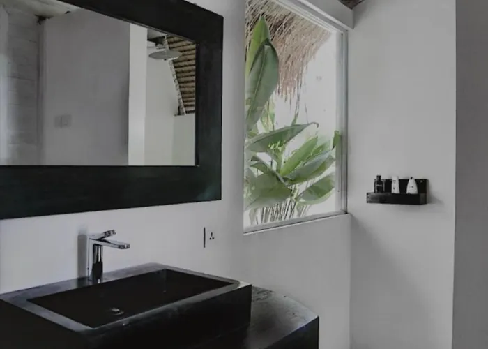 White Palm Uluwatu - Wellness & Recovery Retreat - 2 Min Walk To Balangan Hotel